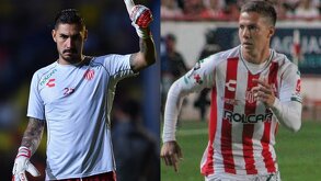 Yosgart Gutiérrez y Sebastián Córdova jugando para Necaxa durante el 2018 en la Liga MX en donde ganaron una Supercopa MX.