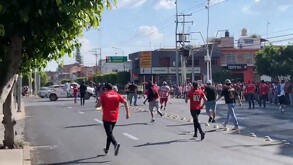Aficionados de Chivas e Irapuato en pelea.