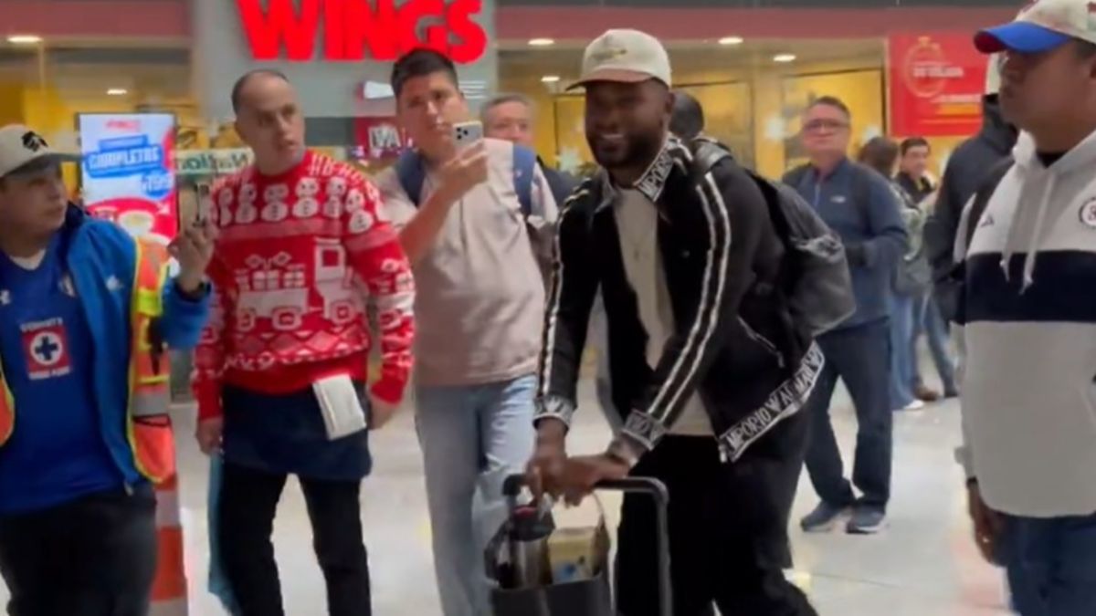 Miguel Borja a su llegada a la ciudad de México.