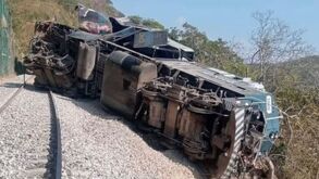 Imágenes del momento en el que se descarrila tren interocéanico en Oaxaca.