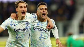 Lautaro Martínez festejando el gol del triunfo para el Inter Milán ante Atalanta en la Serie A.