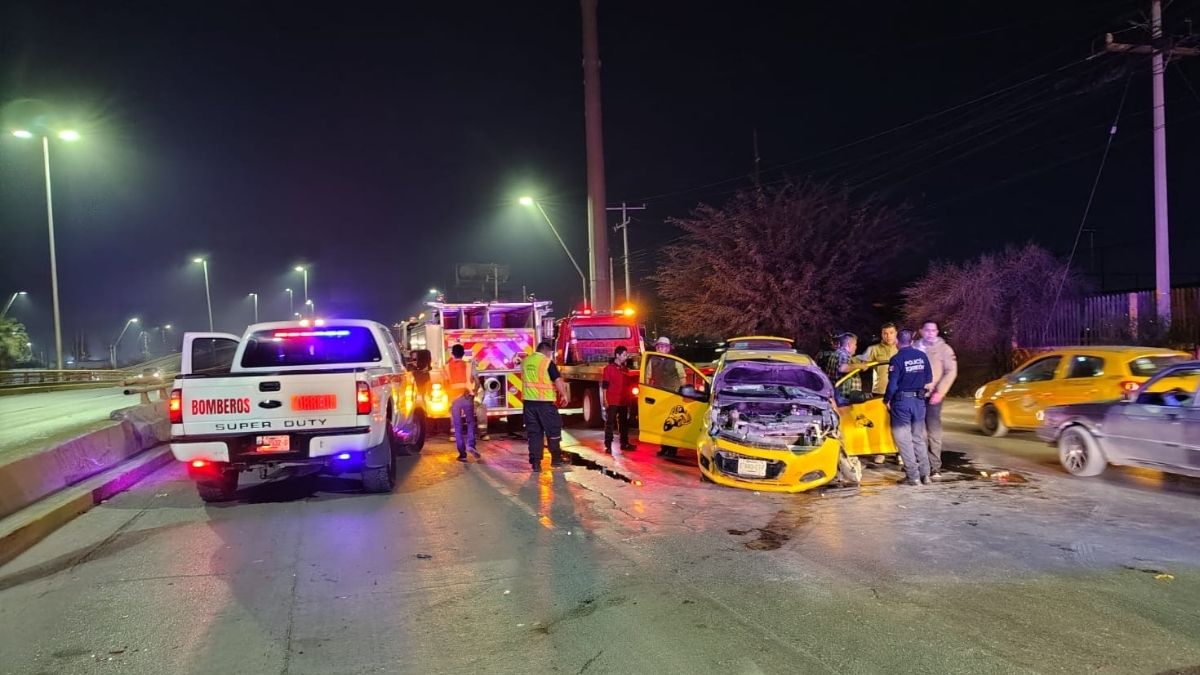 Taxi volcado en la Torreón Matamoros