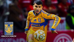 Ángel Correa jugando la Final con Tigres ante Toluca en el Apertura 2025.