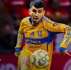 Ángel Correa jugando la Final con Tigres ante Toluca en el Apertura 2025.