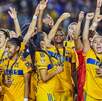 Jugadoras de Tigres festejando el campeonato del Torneo Apertura 2022 al ganar 3-0 al América en el marcador global.