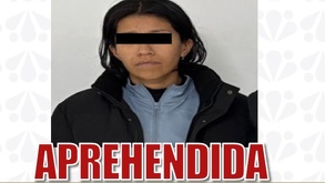 Fotografía de una mujer con el rostro cubierto y una leyenda que dice 