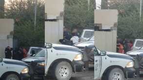 Policías de El Carmen atacando a familia.