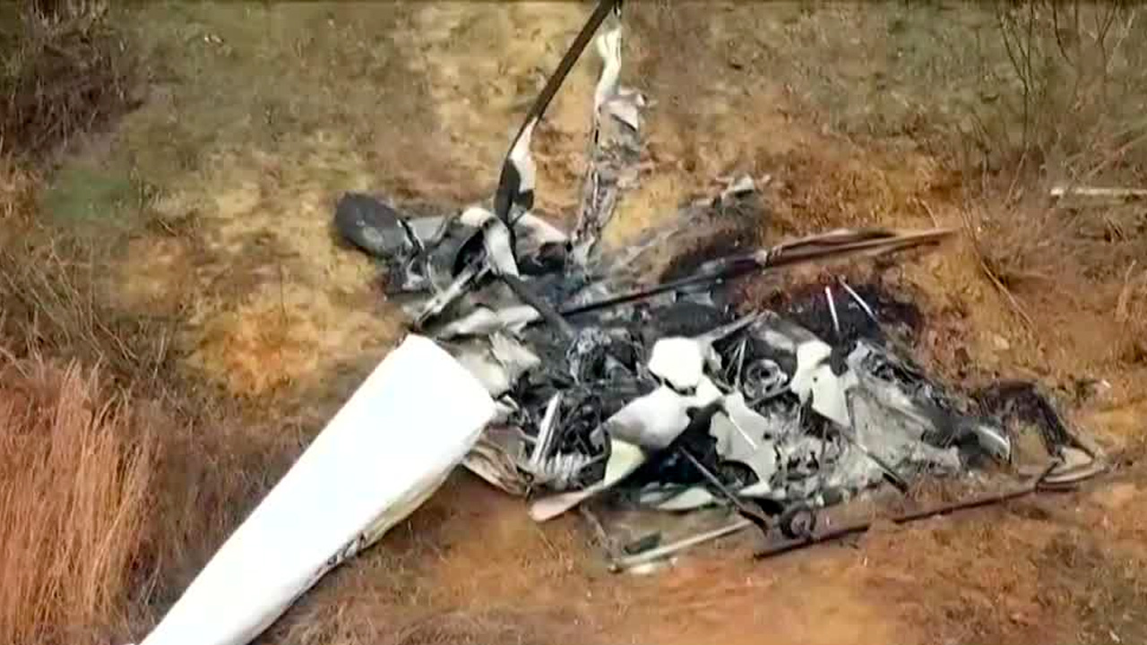 El choque de dos helicópteros en Hammonton, Nueva Jersey, dejó un muerto y un herido grave.