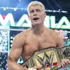 Cody Rhodes luego de coronarse campeón de WWE tras vencer a Roman Reigns en Wrestlemania 40.