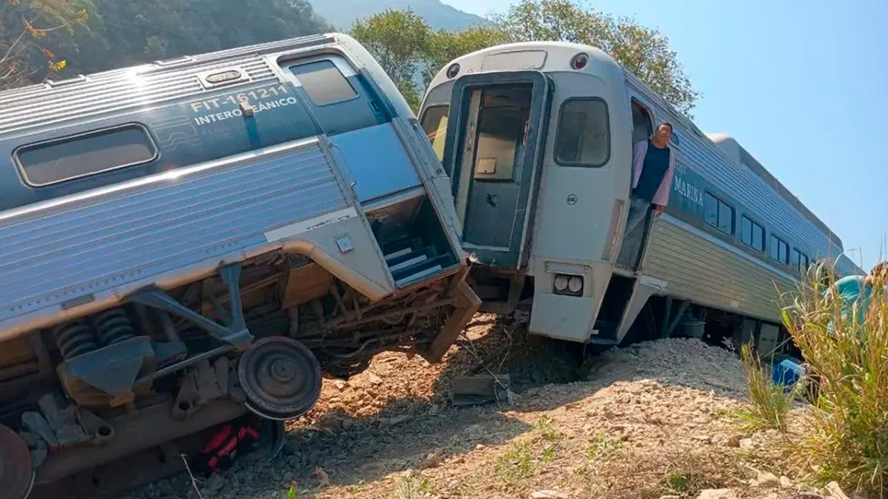 Un tren de la Línea Z del Tren Interoceánico sufrió un accidente en Nizanda, Oaxaca, dejando un saldo preliminar de 13 muertos y 98 heridos.