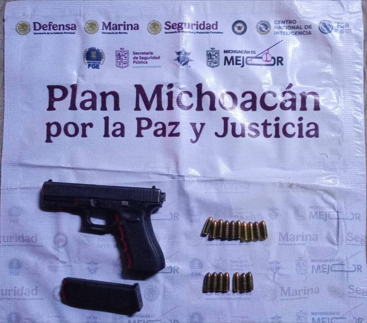 Fuerzas federales detuvieron a un excampeón de boxeo y funcionario público, por posesión ilegal de arma de fuego.