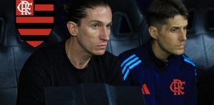 Filipe Luís en la banca dirigiendo al Flamengo de Brasil en 2025.