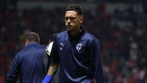 Lucas Ocampos previo al partido de Semifinales del Apertura 2025 entre Rayados y Toluca.