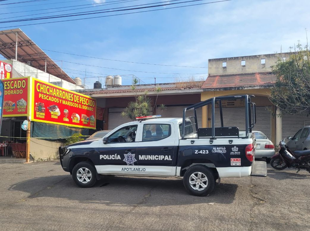 Una mujer falleció luego de una agresión directa durante una ataque armado a un restaurante en Zapotlanejo, Jalisco.