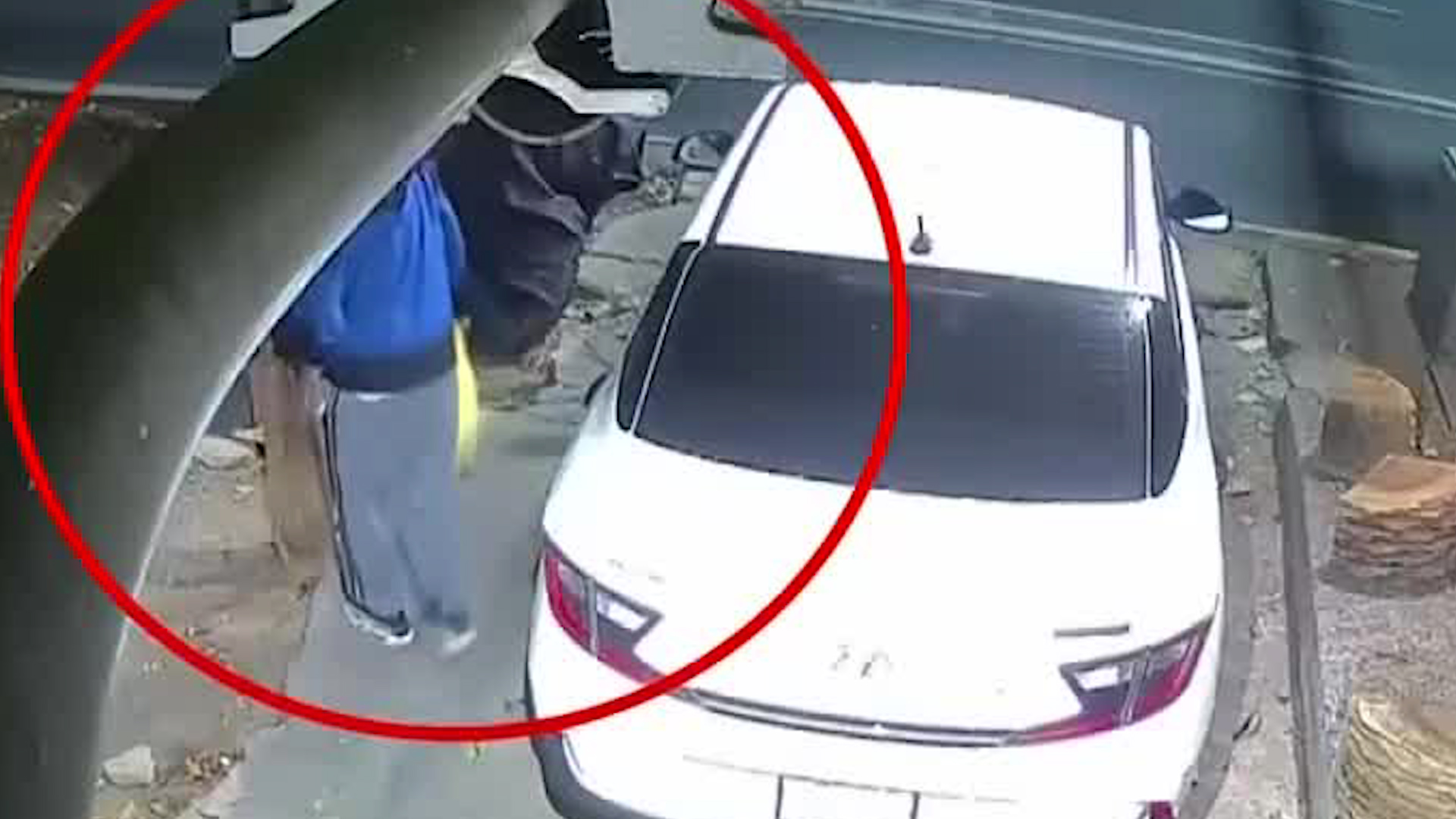 El robo ocurre en menos de un minuto y alimenta un círculo vicioso de reventa en puntos como la colonia Buenos Aires.