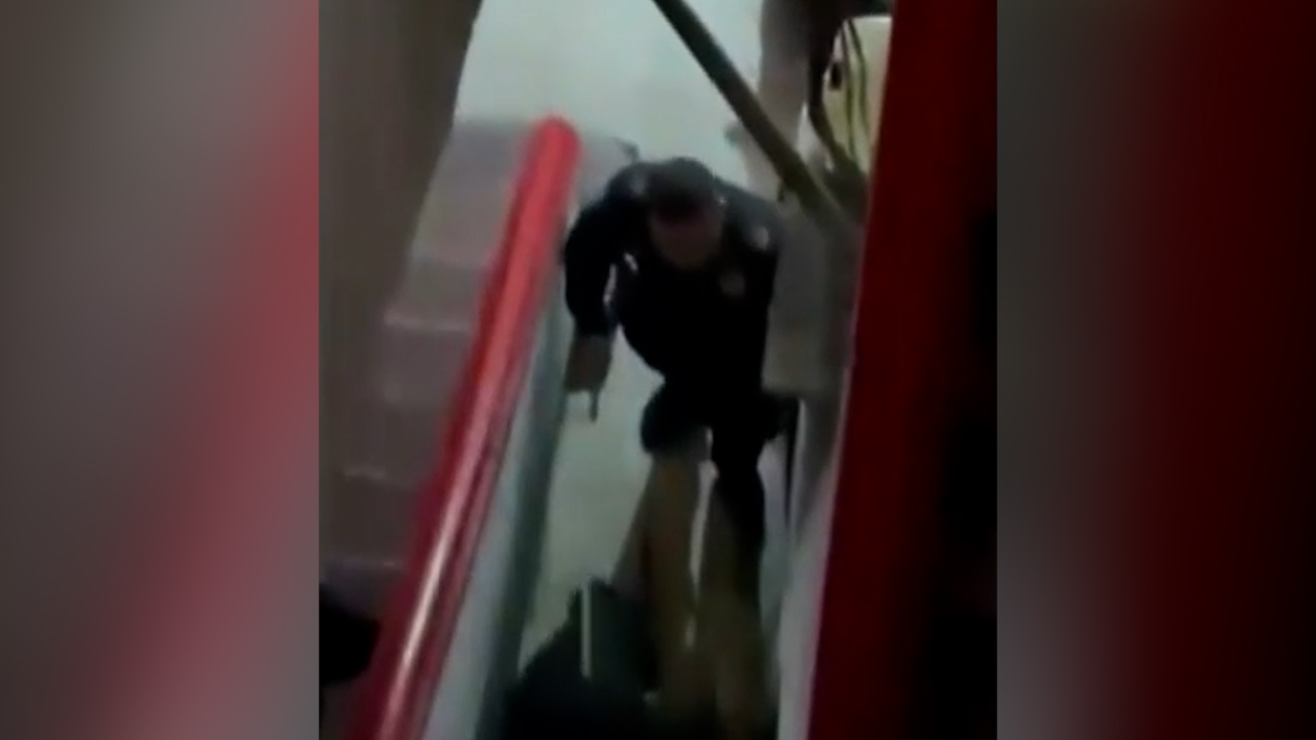 La agresión, iniciada por la espalda, involucra a mandos del sector Tlatelolco.