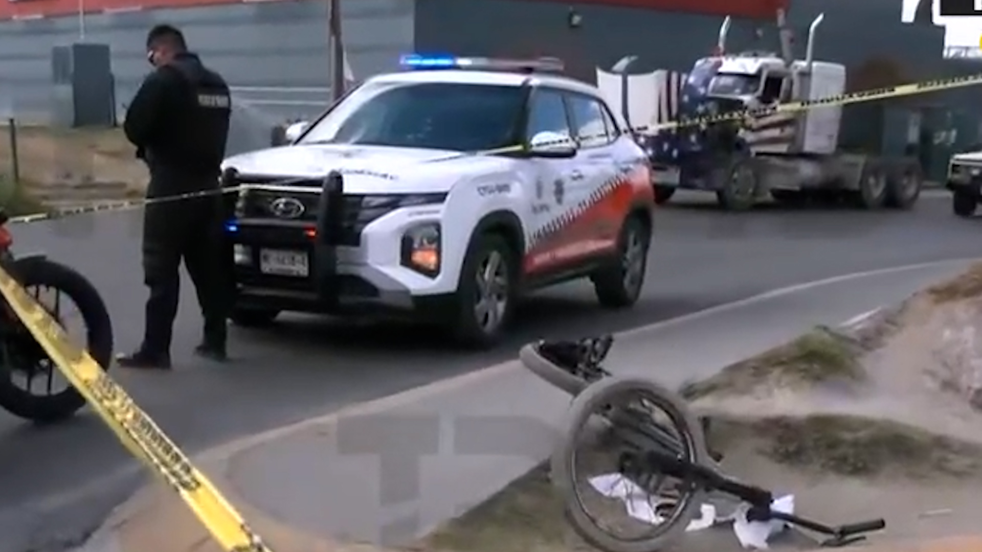 El agresor disparó a los oficiales, quienes repelieron la agresión, logrando lesionarlo.