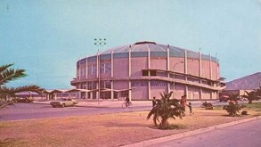 Auditorio Municipal de Torreón a unos años de su construcción en el Centro de la ciudad.