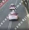 El taxista iba a exceso de velocidad, por lo que perdió el control de su vehículo.