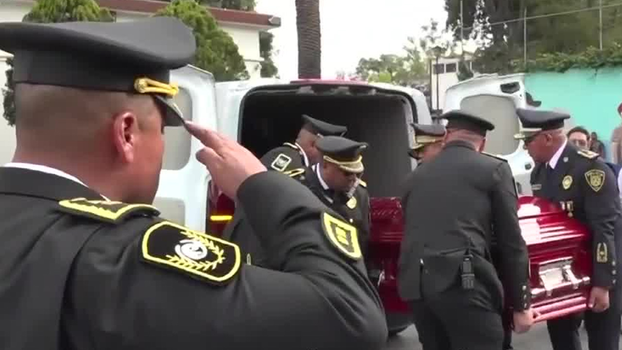 La SSC realizó un homenaje póstumo al policía Román Martínez Estrada, quien murió al frustrar un robo en Álvaro Obregón.