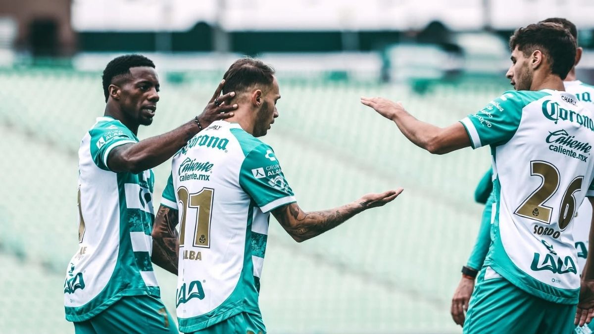 Santos Laguna en su partido ante los Correcaminos