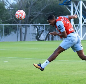 Anthony Martial, durante el entrenamiento con los Rayados del Monterrey.