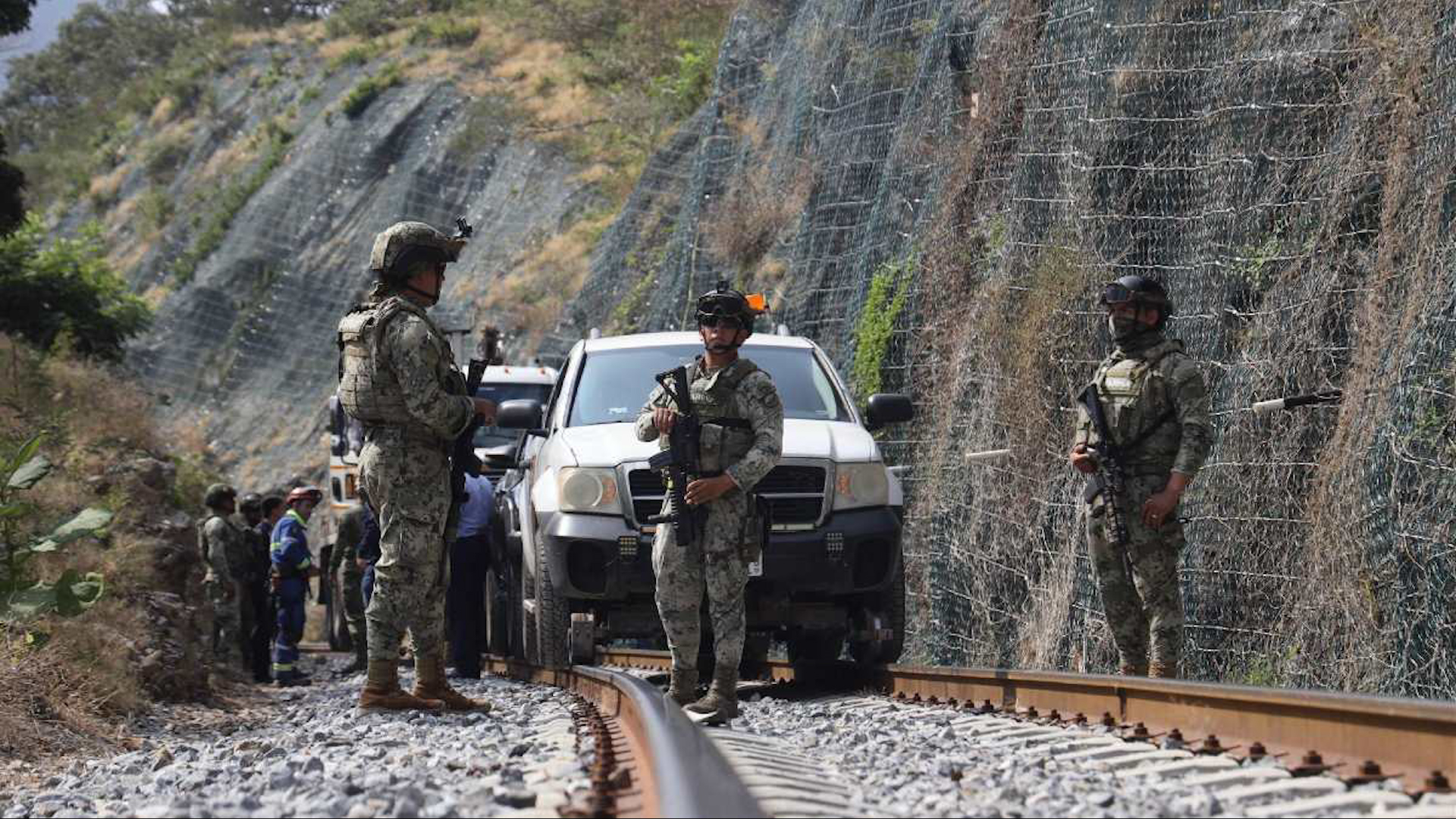 Sheinbaum exige garantías técnicas y revisiones documentales antes de reactivar el transporte de pasajeros.