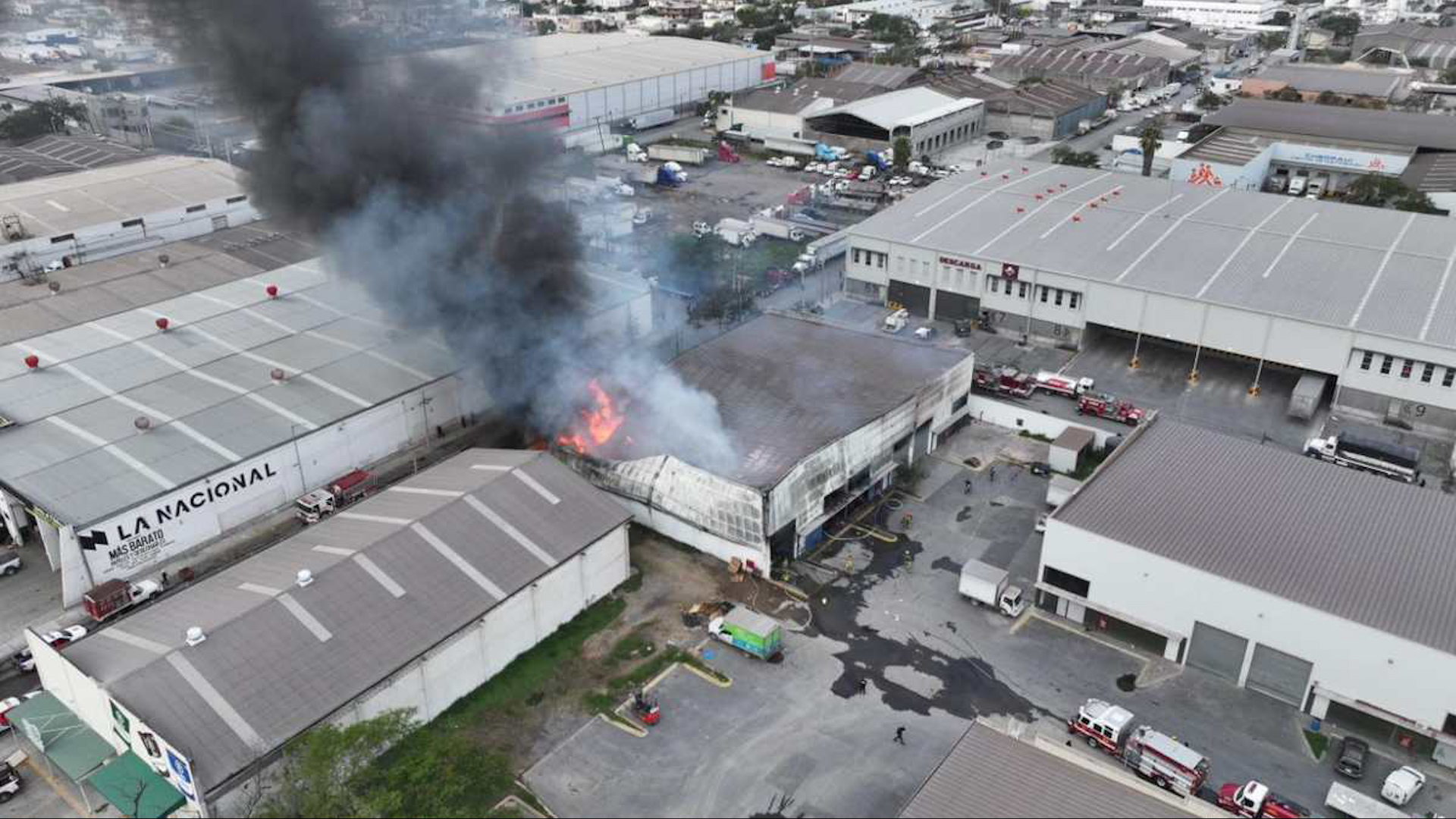 Siniestro deja un trabajador lesionado con quemaduras de segundo grado y el desalojo preventivo de más de 100 empleados.