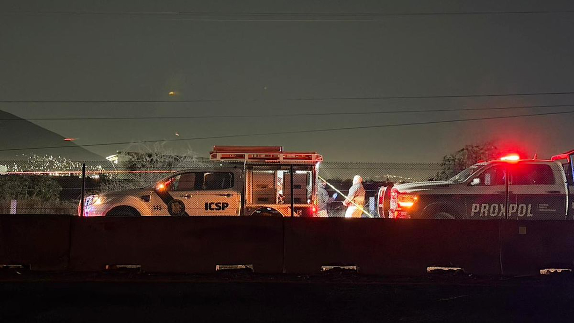 La víctima presentaba varias heridas producidas por arma de fuego y fueron hallados múltiples casquillos.