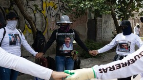 Guerreros Buscadores de Jalisco localizaron restos humanos de dos cuerpos enterrados en una finca de la colonia Hacienda Santa Fe, en Tlajomulco. Autoridades ya