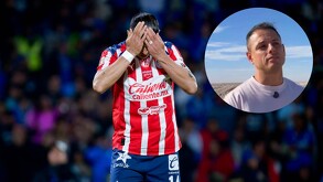 Javier Hernández con el equipo de Chivas.