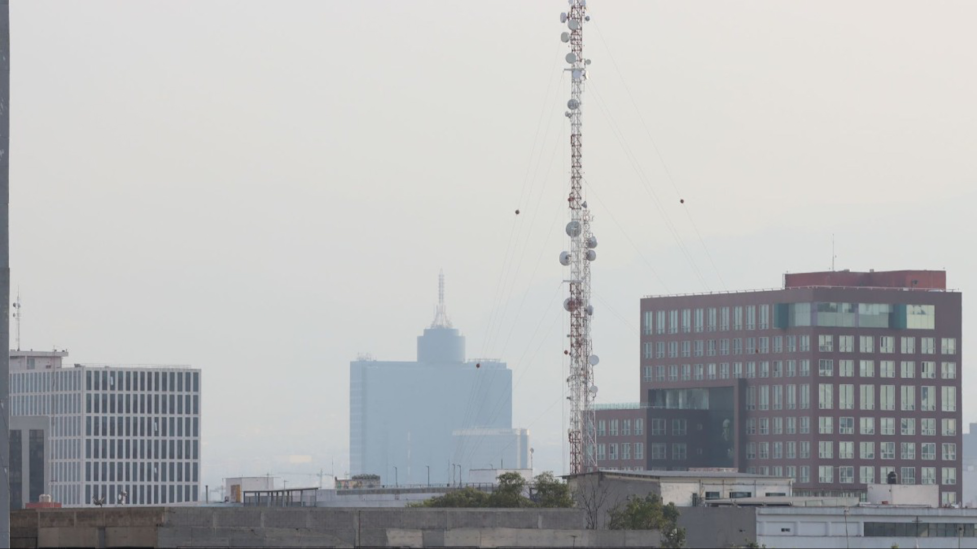 La CdMx inicia el 2026 con Fase 1 de contingencia ambiental por quema de pirotecnia.