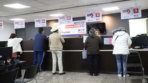 Ciudadanos pagando el predial 2026 en Monterrey.