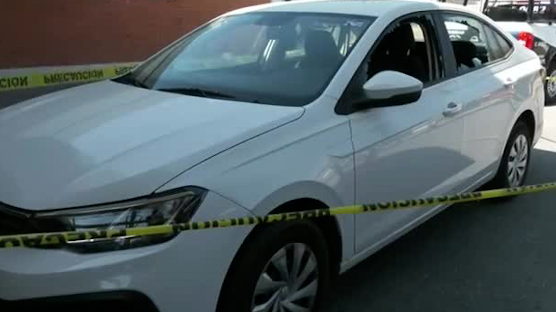 Tania Daño Servi, Directora de Bienestar del DIF de Tecámac, sufrió un atentado armado mientras viajaba en un vehículo oficial.