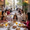 Familias capitalinas desayunando el jueves 1 de enero de 2026.
