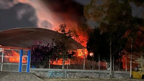 Elementos del cuerpo de Bomberos SIMUB de Guanajuato acudieron al lugar con la motobomba 8801, iniciando de inmediato las maniobras para el control y extinción