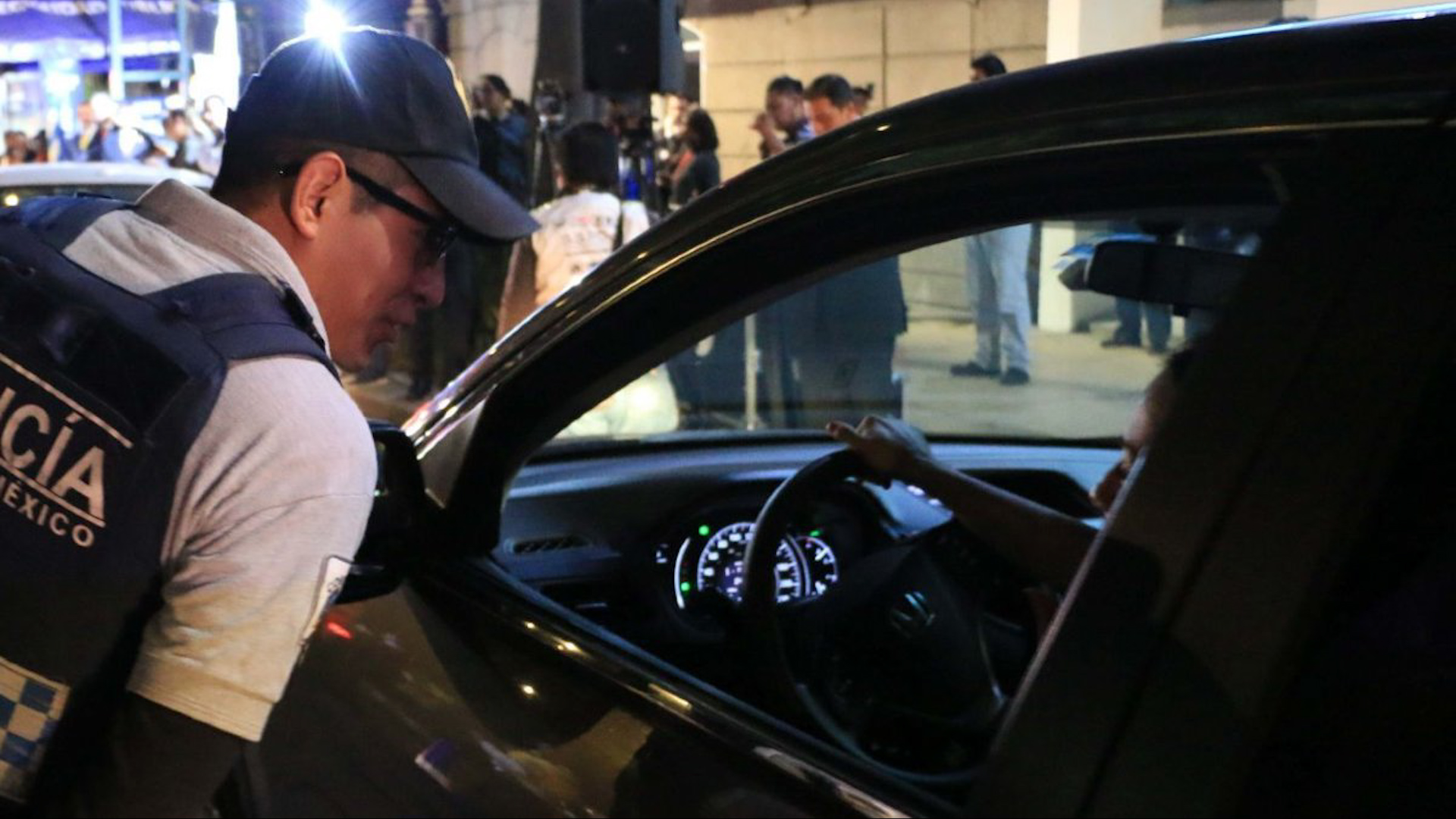 El operativo será de 24 horas hasta el 11 de enero. Se revisan autos particulares, camiones e incluso vehículos oficiales.