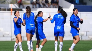Jugadoras de Rayadas realizando trabajos de pretemporada.