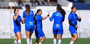 Jugadoras de Rayadas realizando trabajos de pretemporada.