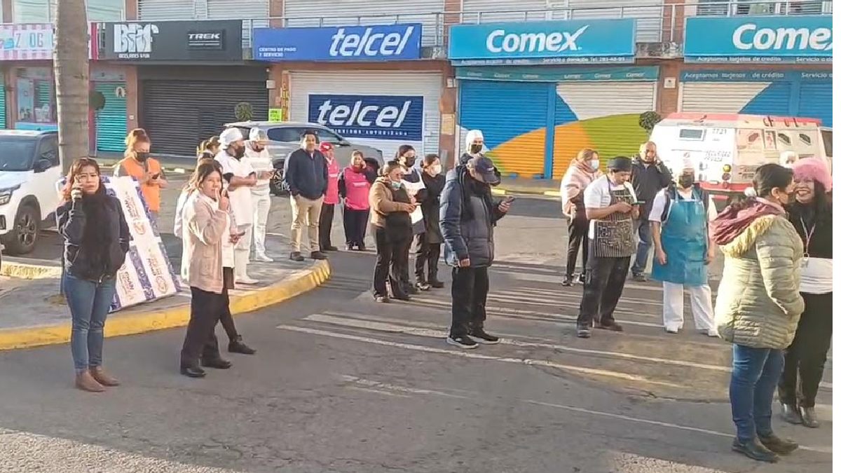 Personas en la calle que fueron evacuadas por el sismo del 2 de enero de 2026 en CdMx