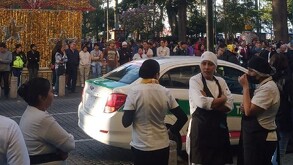 Centro de México con miles de personas a las afueras de los edificios tras la alerta sísmica.
