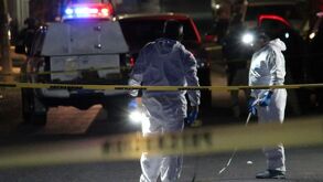 Policias del estado de Durango atendiendo el llamado de emergencia tras localizar el cuerpo de una mujer con signos de violencia.