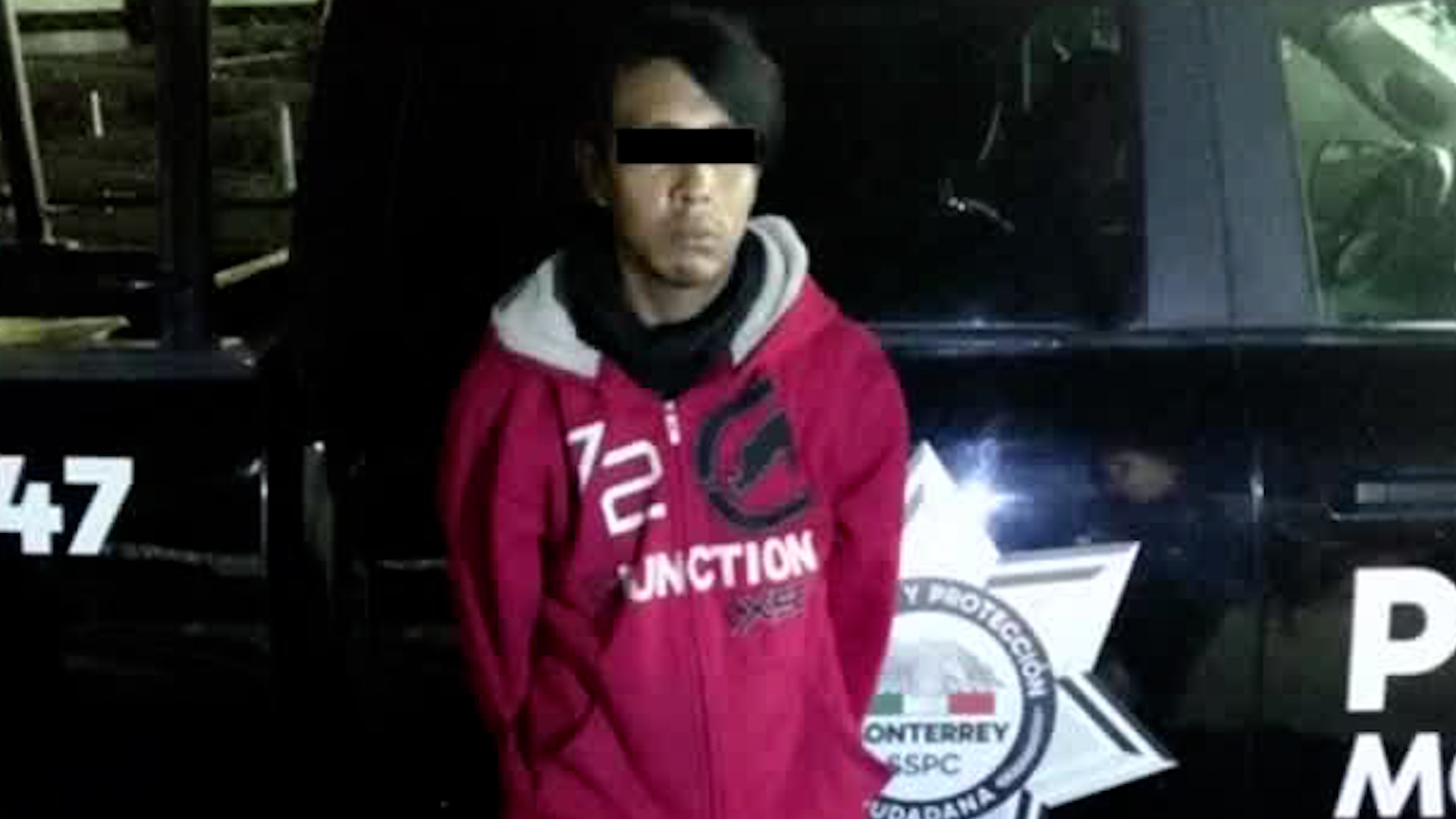 Gracias a las cámaras del C4 policías de Monterrey identificaron a un hombre que circulaba en una motocicleta con reporte de robo.