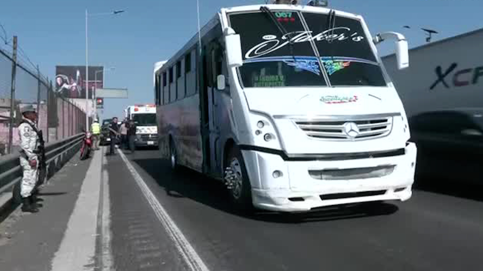 El accidente se presentó a la altura del kilometro 17 de la Carretera México-Pachuca. Dos lesionados.