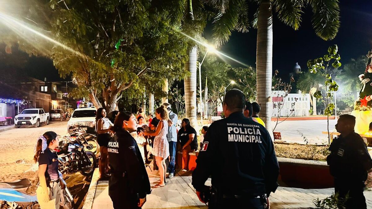 Luego de extraviarse y tras horas de búsqueda, un joven extranjero fue localizado en Bahía de Banderas, Nayarit.