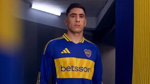 Miguel Merentiel durante la presentación del jersey conmemorativo de Boca Juniors para el Mundial de Clubes 2025.