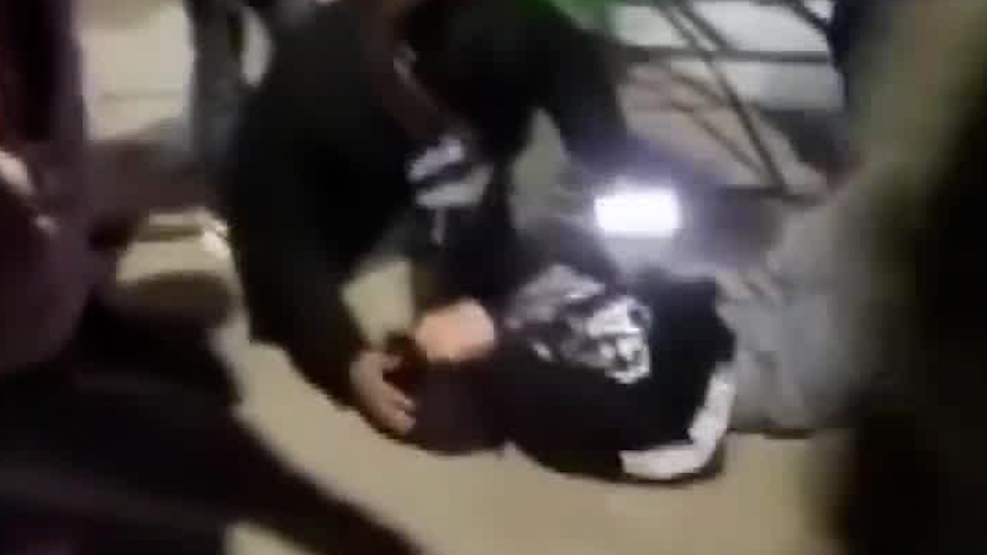 Tres jóvenes fueron proyectados contra el suelo tras una avería en la plataforma.