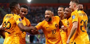 Jugadores de la Selección de Países Bajos celebrando una anotación en el Mundial 2022.