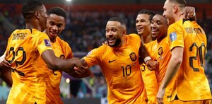 Jugadores de la Selección de Países Bajos celebrando una anotación en el Mundial 2022.