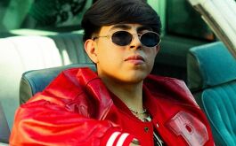 Señora regaña a Oscar Maydon por no tomarse fotos con sus fans: 